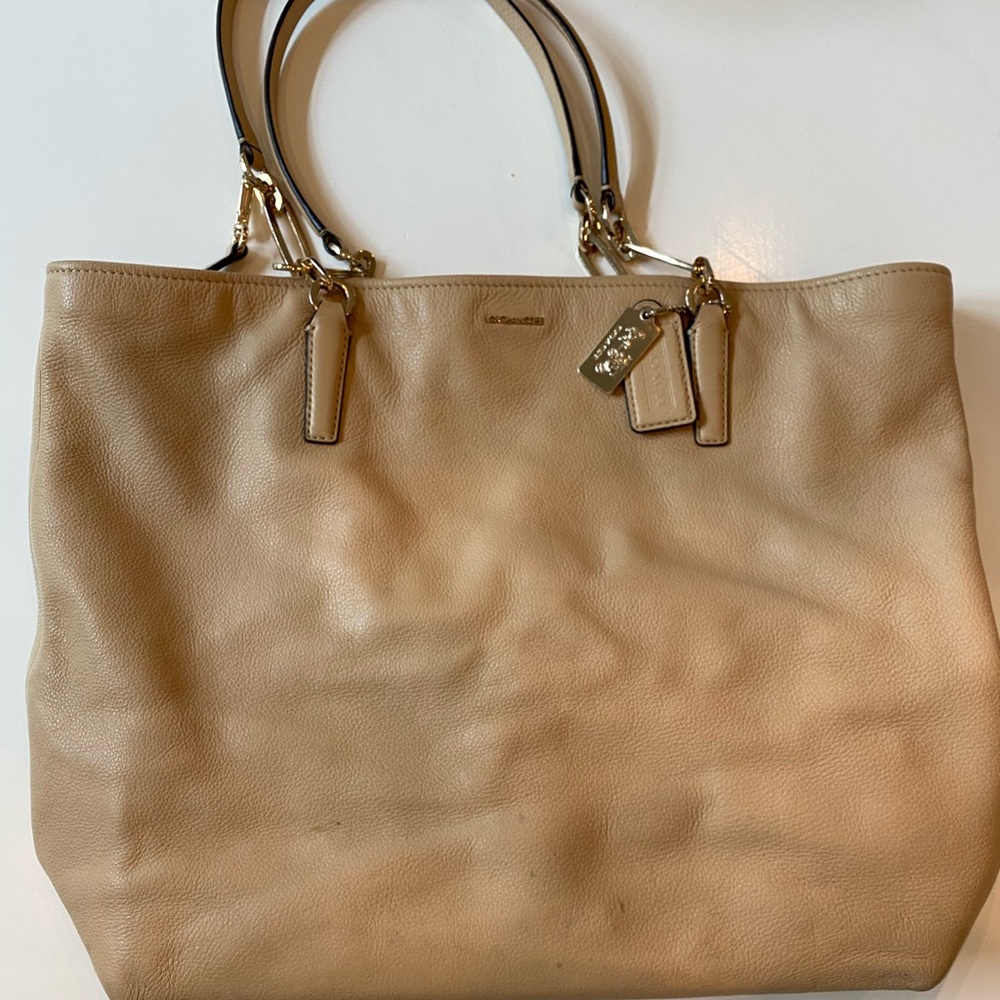 Coach large nude tote -a few marks- goodcondition